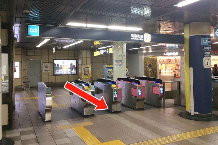 １）有楽町線「月島駅」の改札を出ます。
