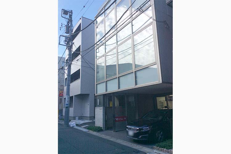 ６）こちらの建物が当院です。